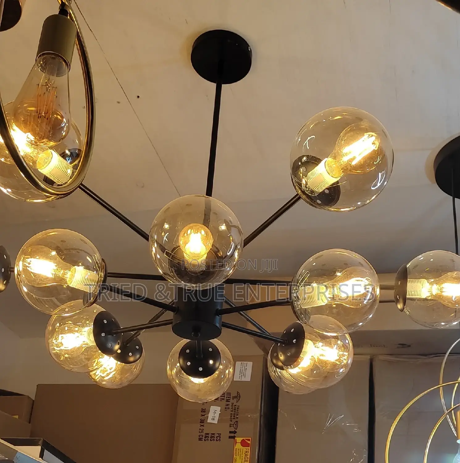 Chandaliers Lights 12 Arms