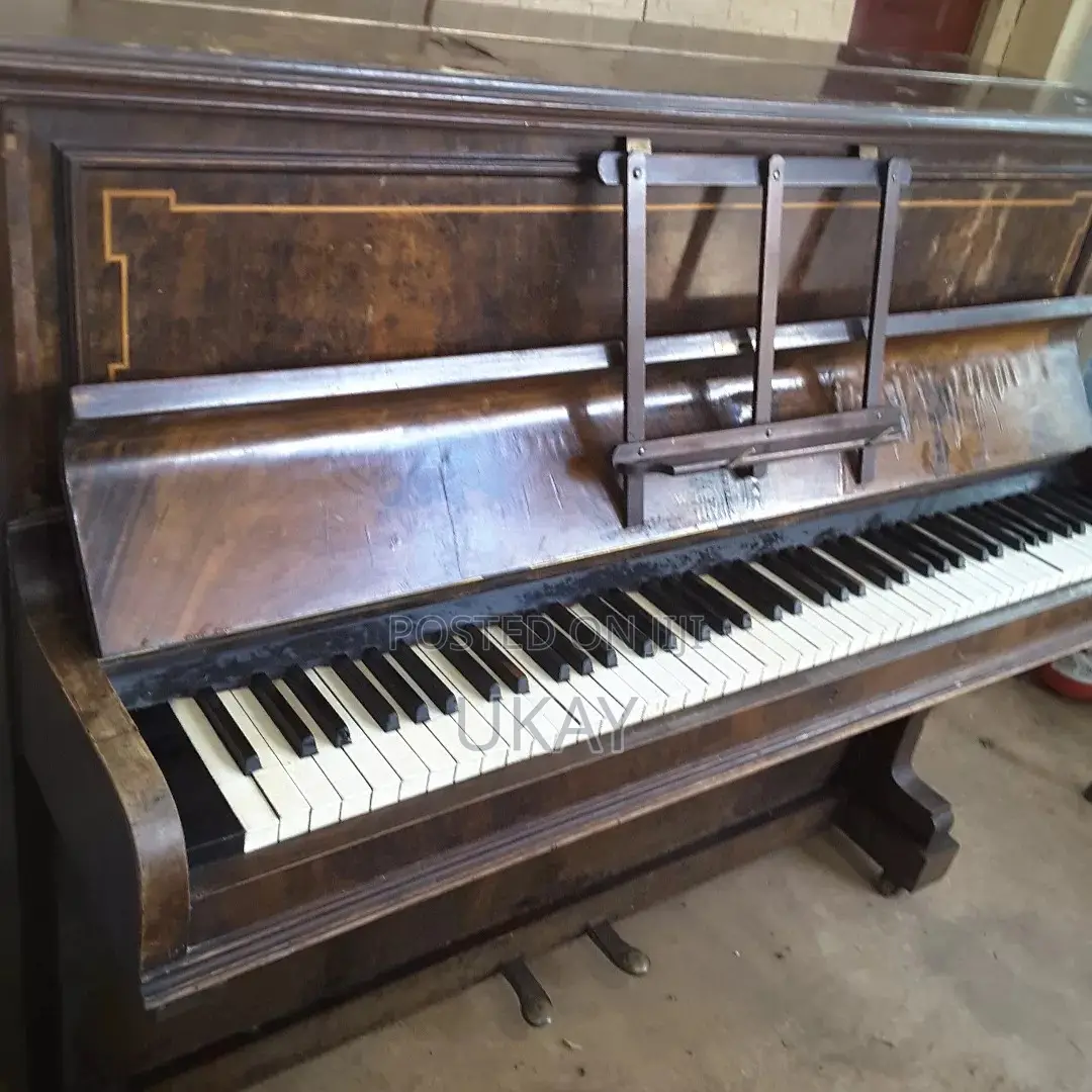 Uk-Upright Piano Howlett Son