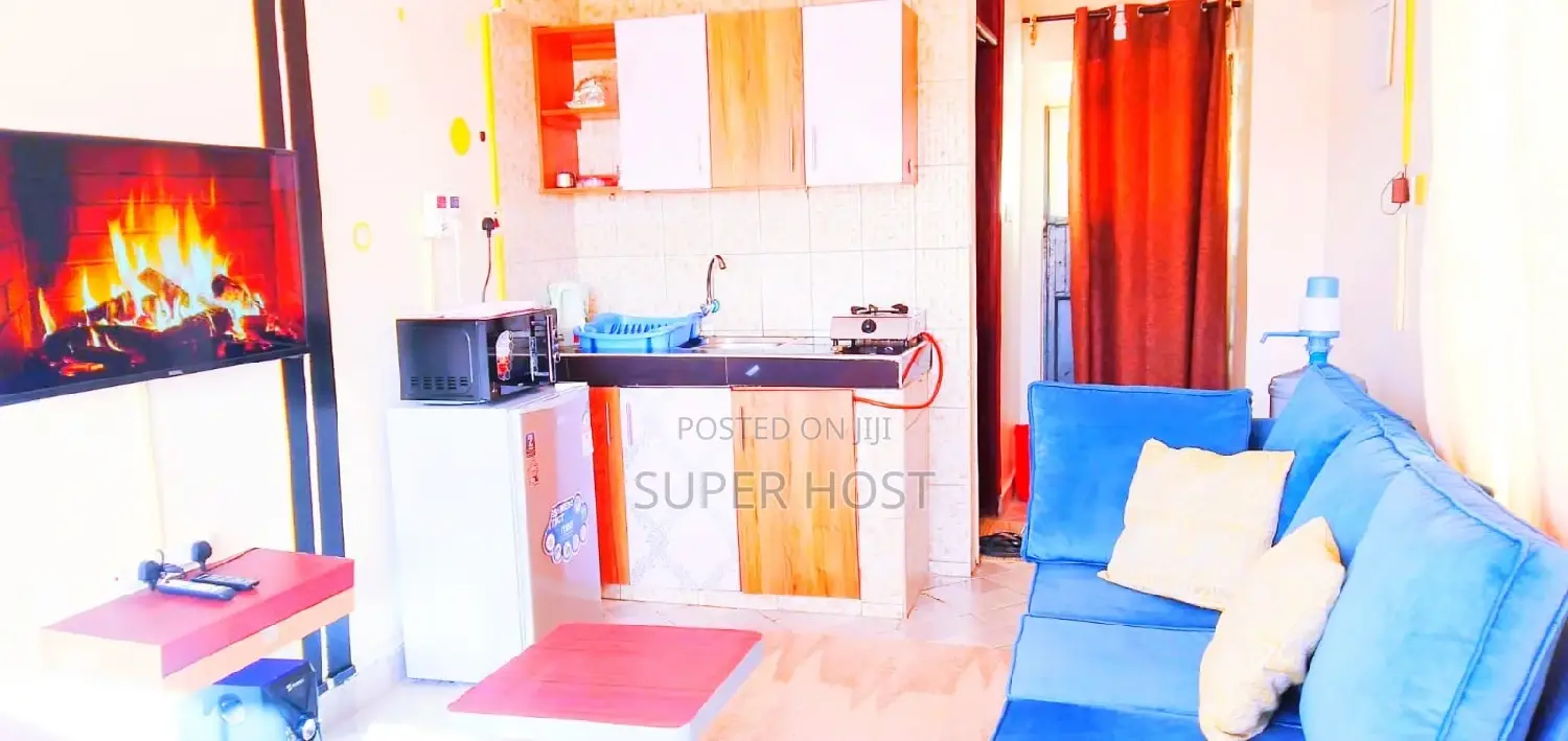 Queen's Home One Bedroom Airbnb at South B