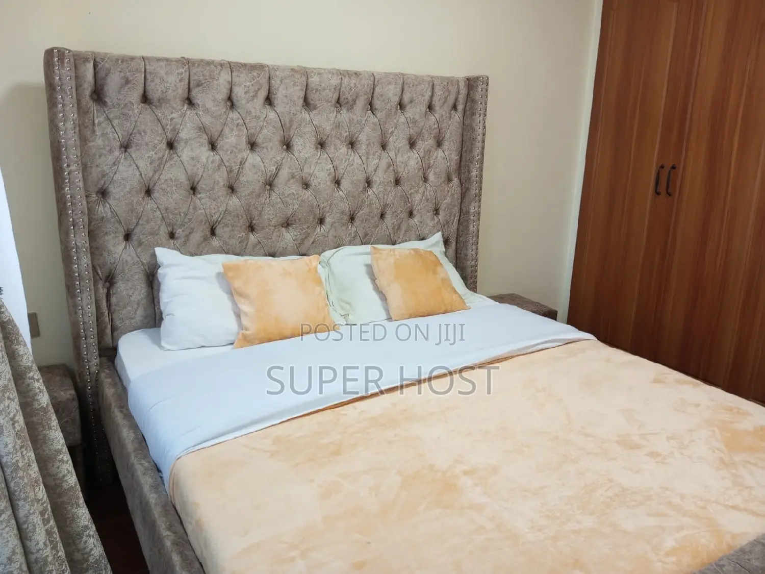 Queen's Home One Bedroom Airbnb at South B