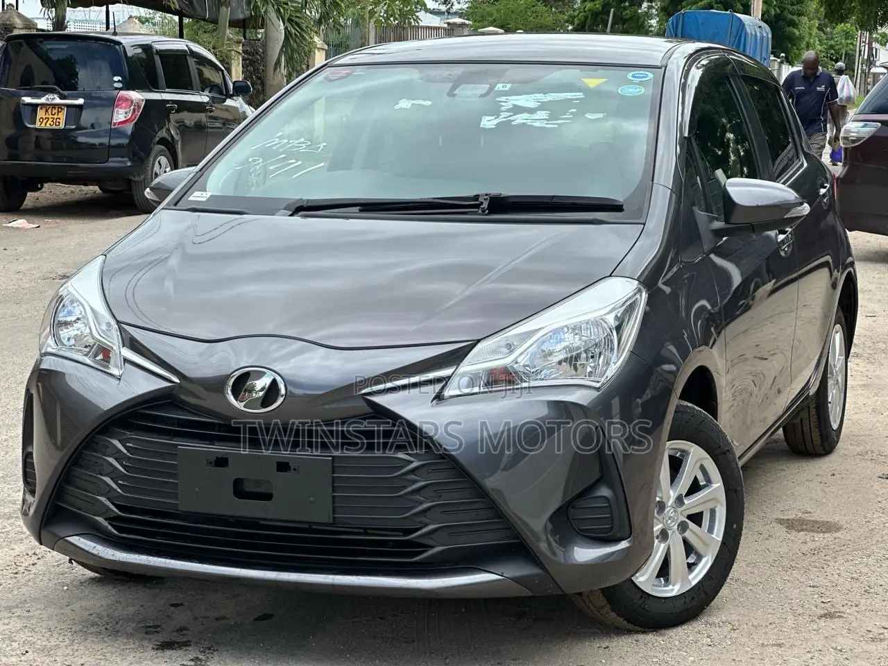 Toyota Vitz 1.3 FWD 5dr 2017 Gray