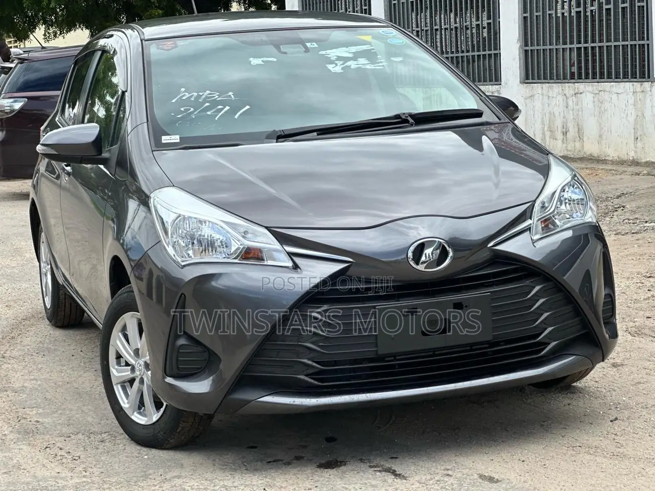 Toyota Vitz 1.3 FWD 5dr 2017 Gray