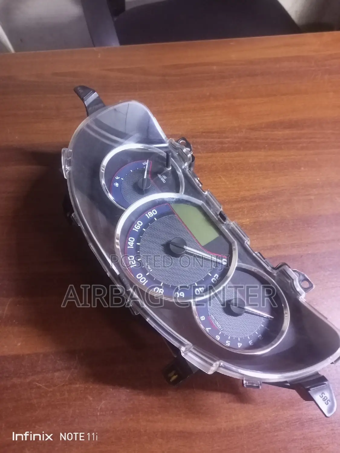 Auris Clock