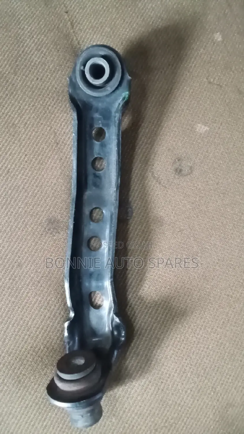 Note /Tiida Control Arm Upper Link