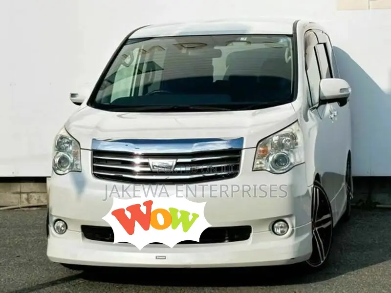 Seven Seater Voxy / Noah Car Hire Van With Driver