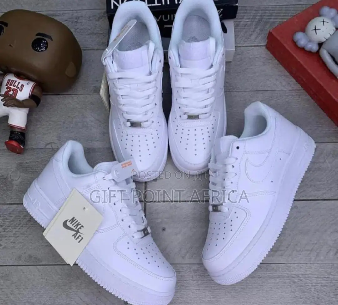 White Nike Air Force Low Cut Unisex Sneakers