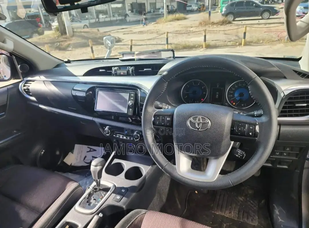 Toyota Hilux Revo Double Cab Deisel 2.8 RWD 2017 Silver