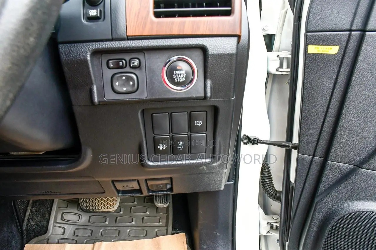 Toyota Land Cruiser Prado 2017 White