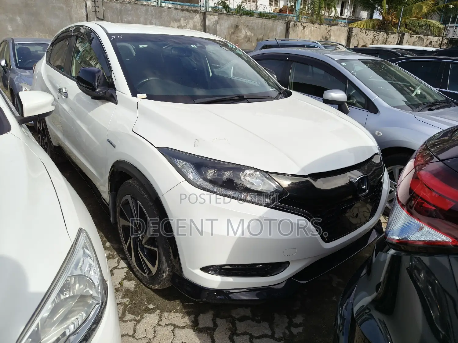 Honda Vezel 1.5 Hybrid 4WD 2018 White