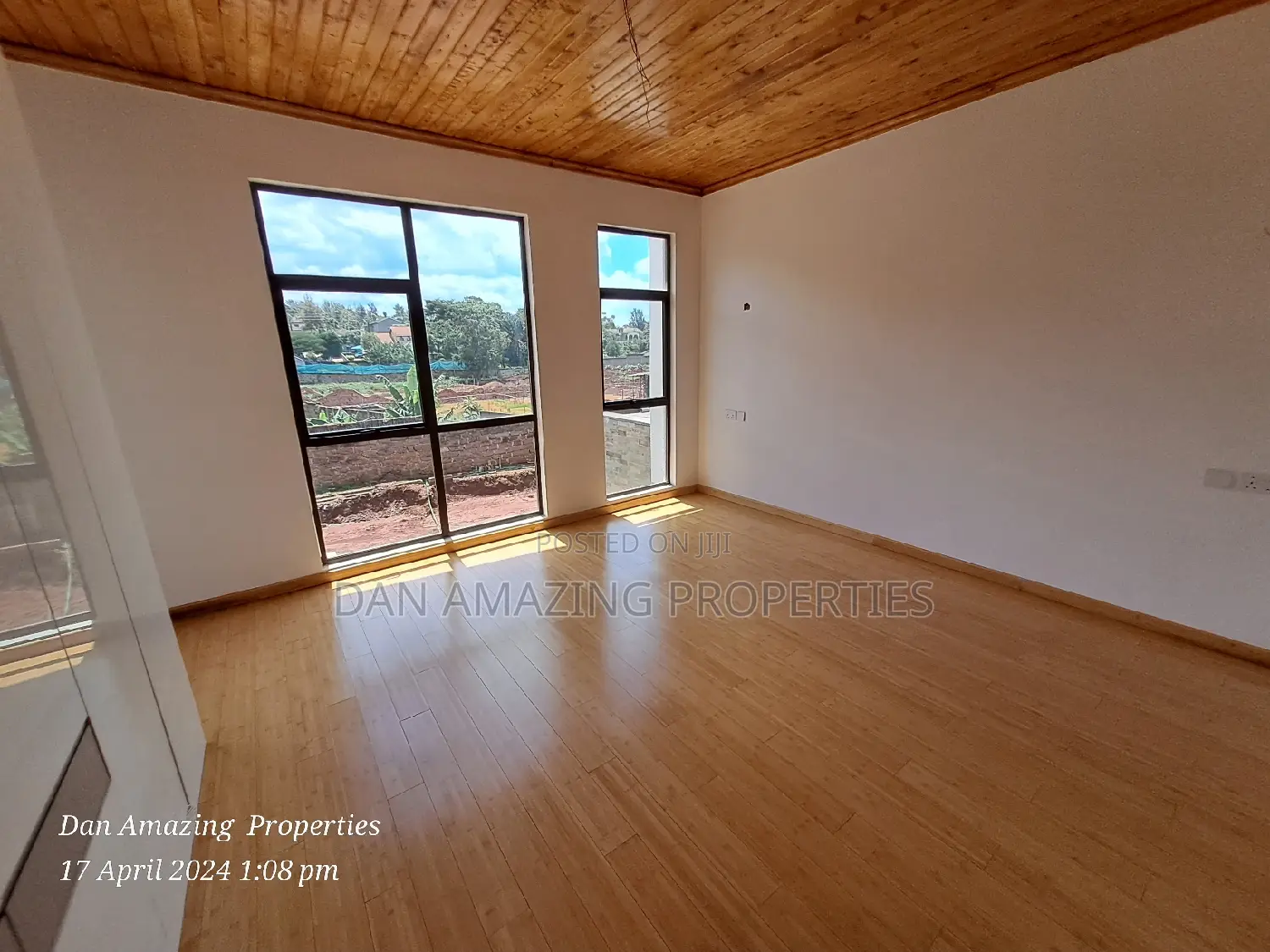 5bdrm Townhouse/Terrace in Kiambu Rd Plus Dsq for sale