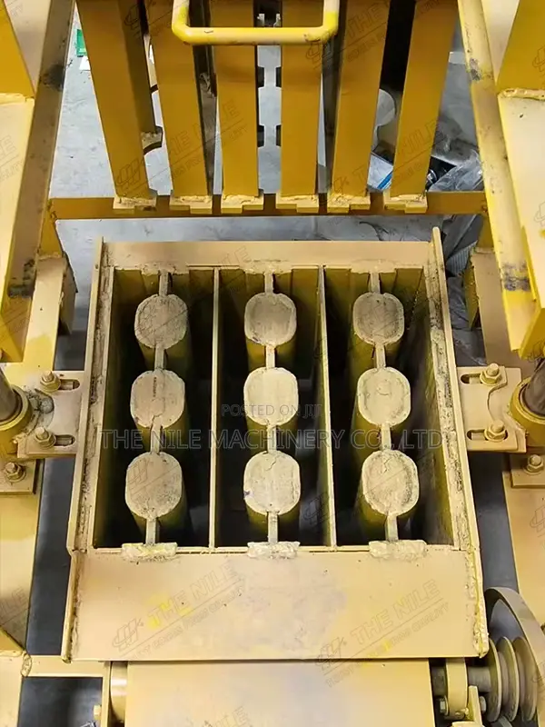 Semi-automatic Manual Hydraulic Concrete Block Machine In KE