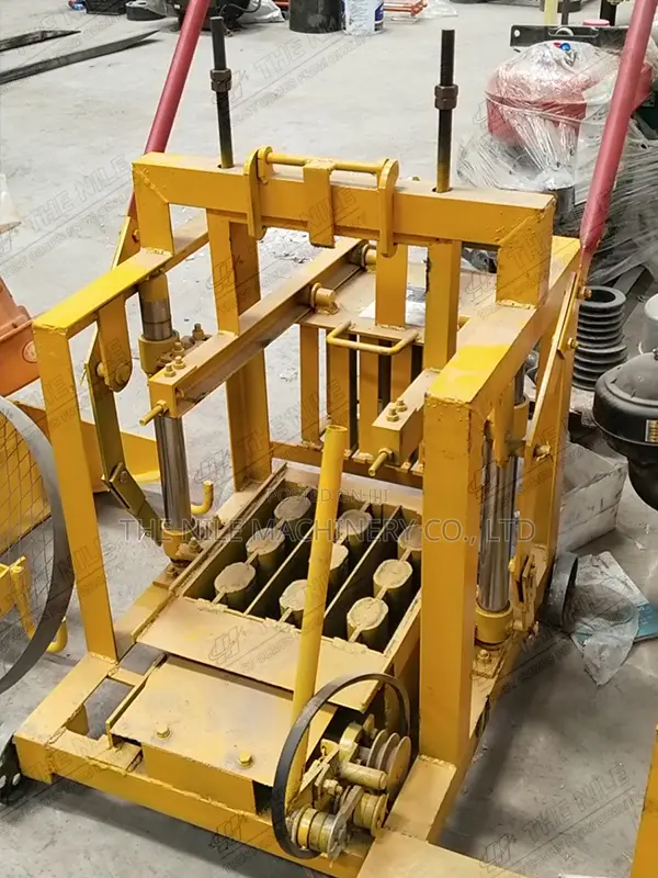 Semi-automatic Manual Hydraulic Concrete Block Machine In KE