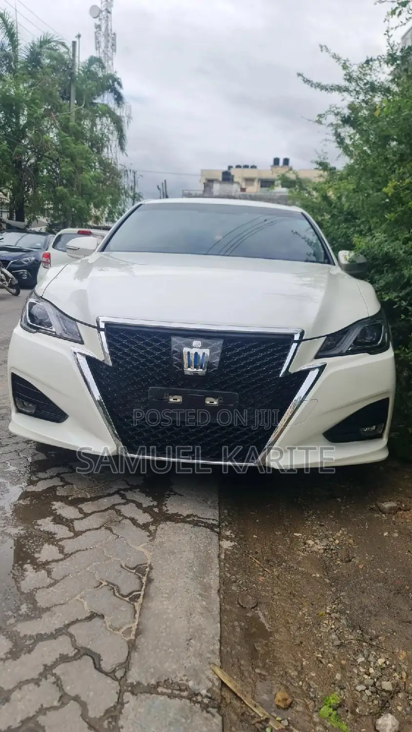 Toyota Crown 2016 White