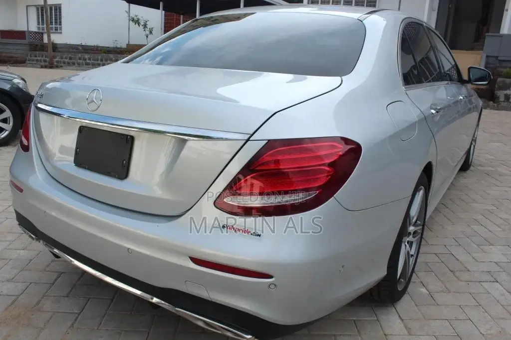 Mercedes-Benz E200 2016 Silver