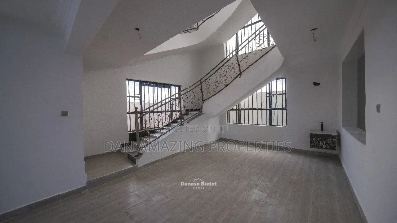 4bdrm Maisonette in Rooftop Plus Dsq, Joska for sale