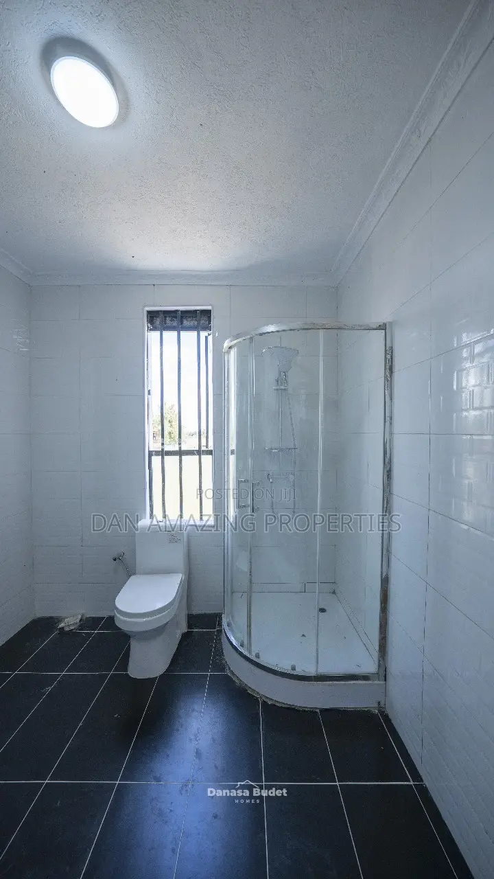 4bdrm Maisonette in Rooftop Plus Dsq, Joska for sale