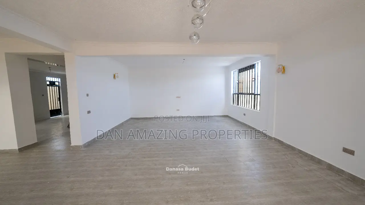 4bdrm Maisonette in Rooftop Plus Dsq, Joska for sale