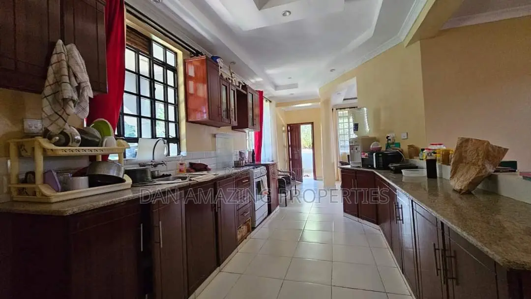 5bdrm Maisonette in Drive 14 On 1/4 Acre, Kerarapon for sale