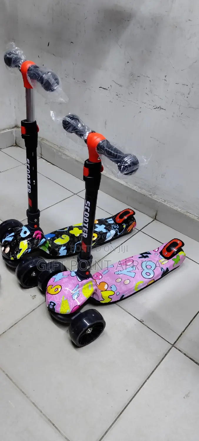 Adjustable Three Wheels Foldable Kids Scooters