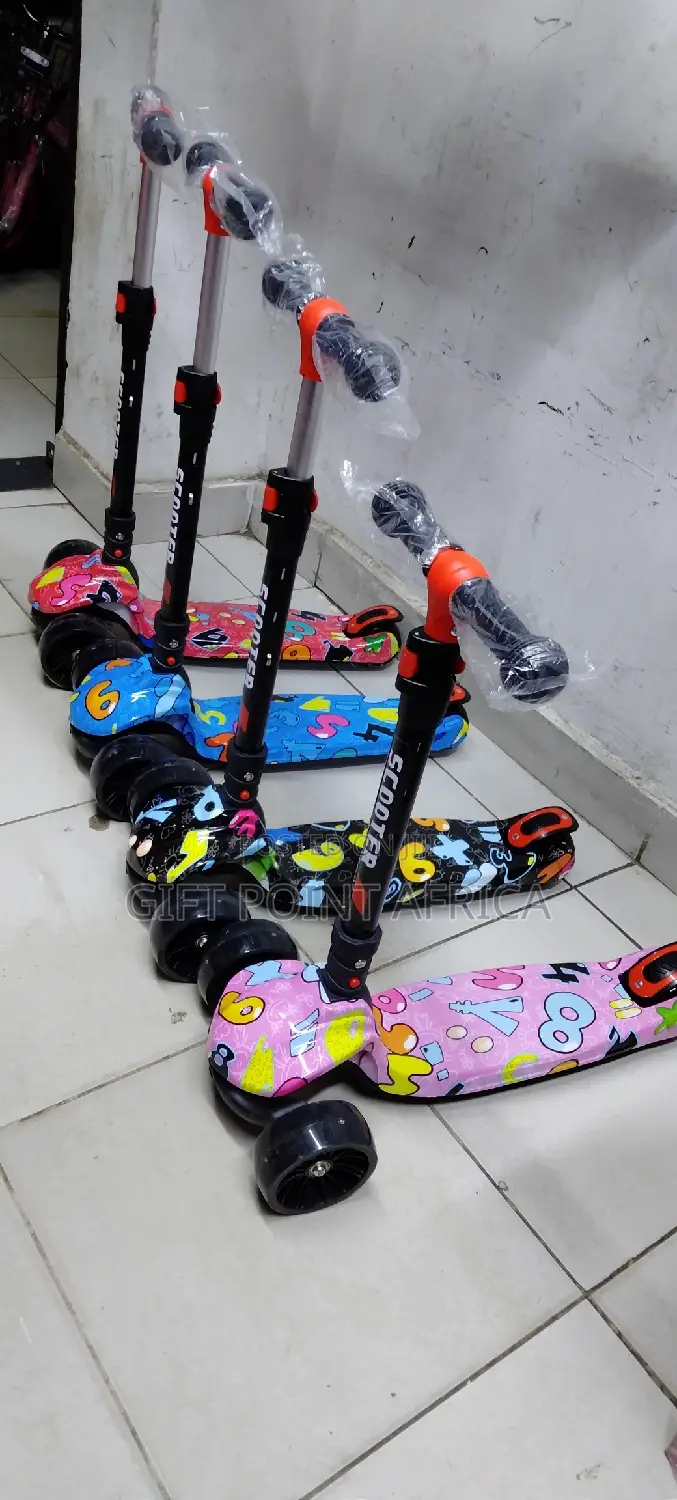 Adjustable Three Wheels Foldable Kids Scooters