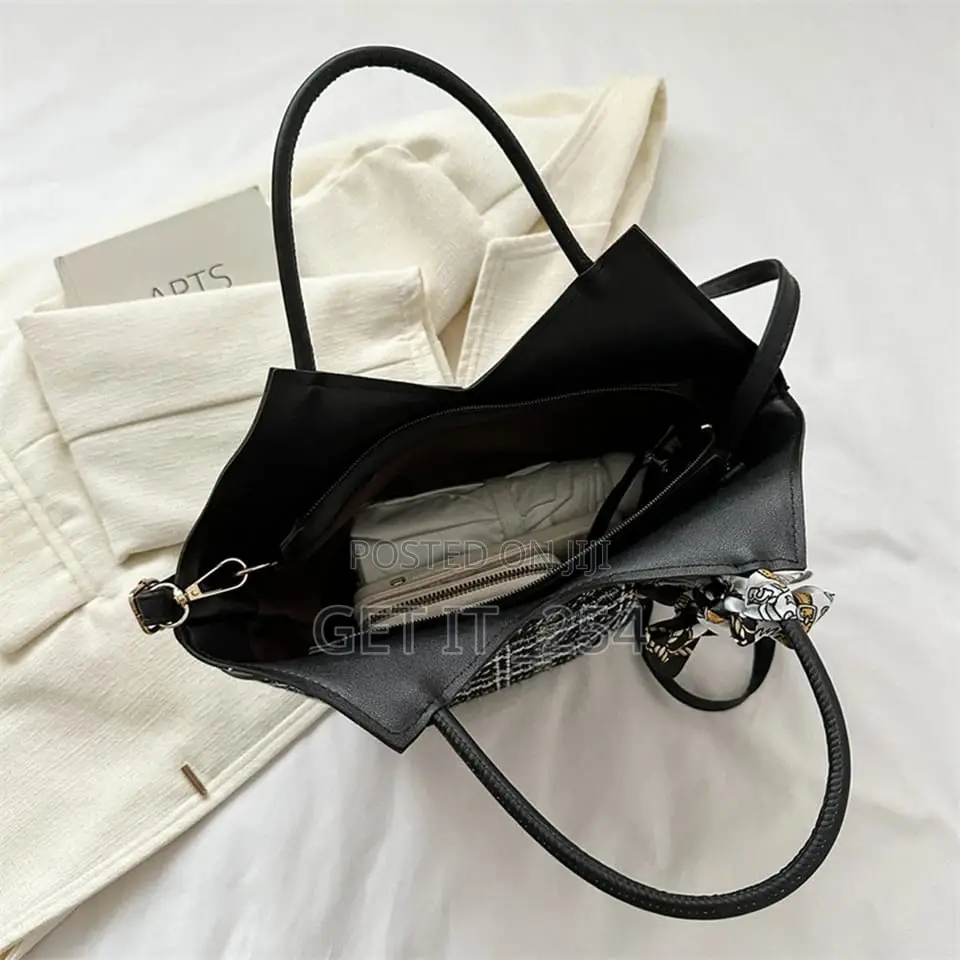 *Classic Stripe Crossbody Tote Bags*
 Size: 33.5 × 24cm