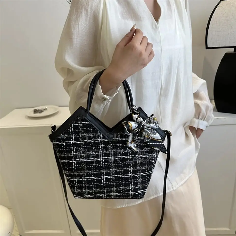 *Classic Stripe Crossbody Tote Bags*
 Size: 33.5 × 24cm
