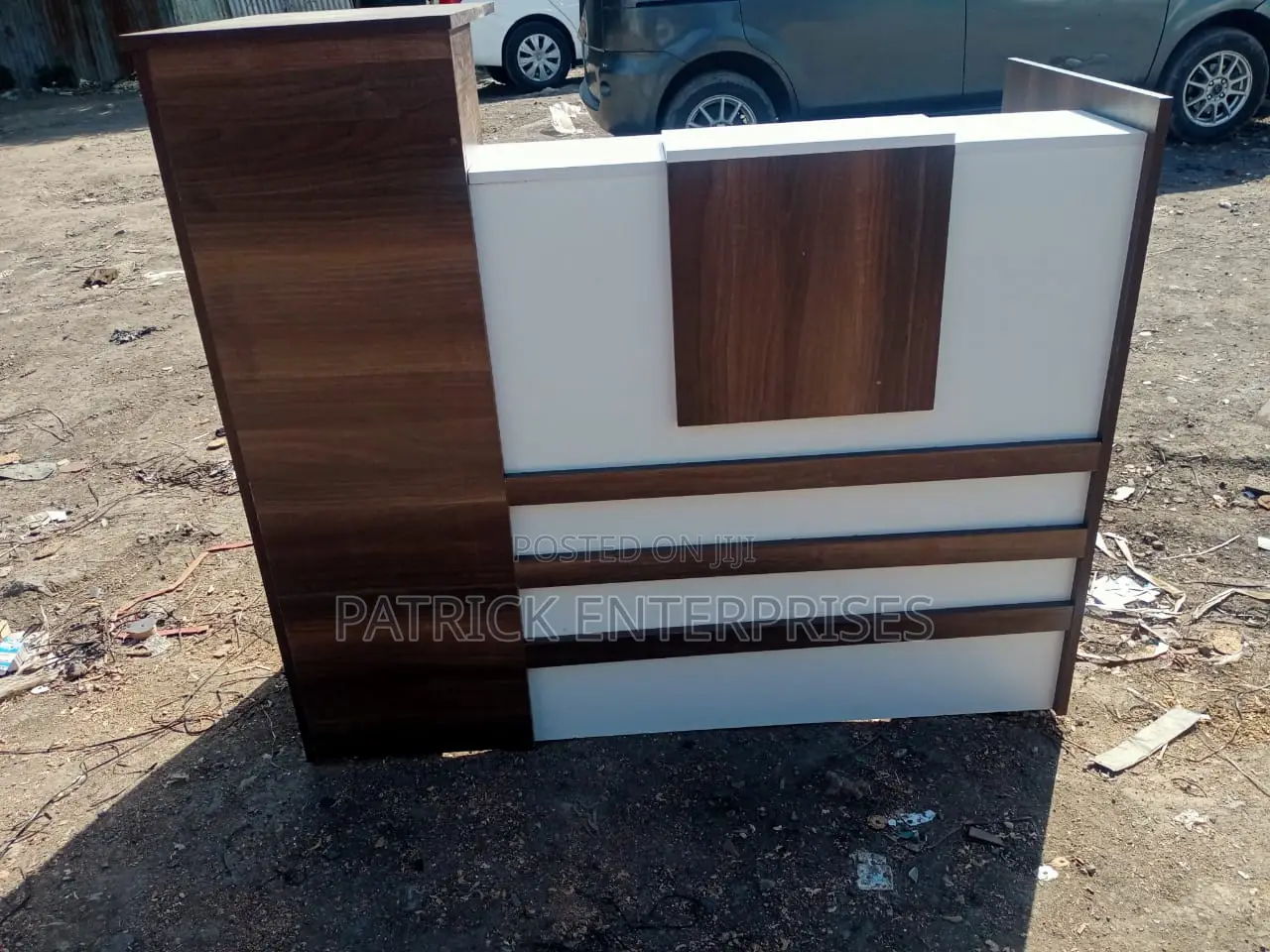 Morden Reception Office Desk 1.4 MTRS