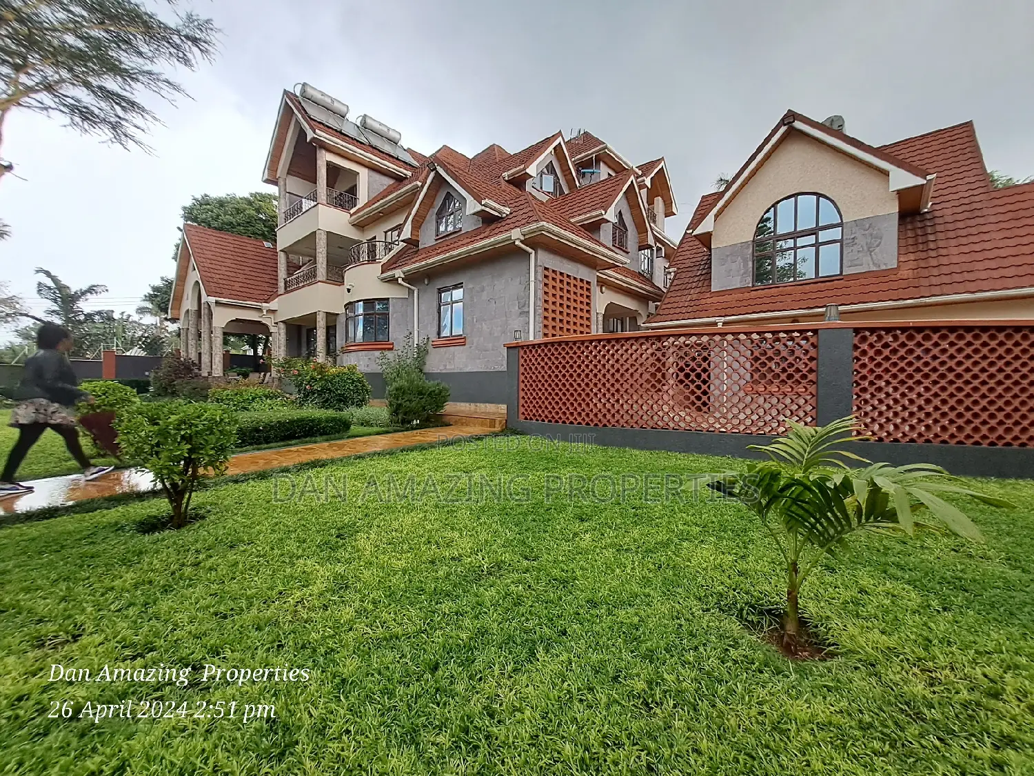 6bdrm Mansion in /On 1 Acre, Runda for sale