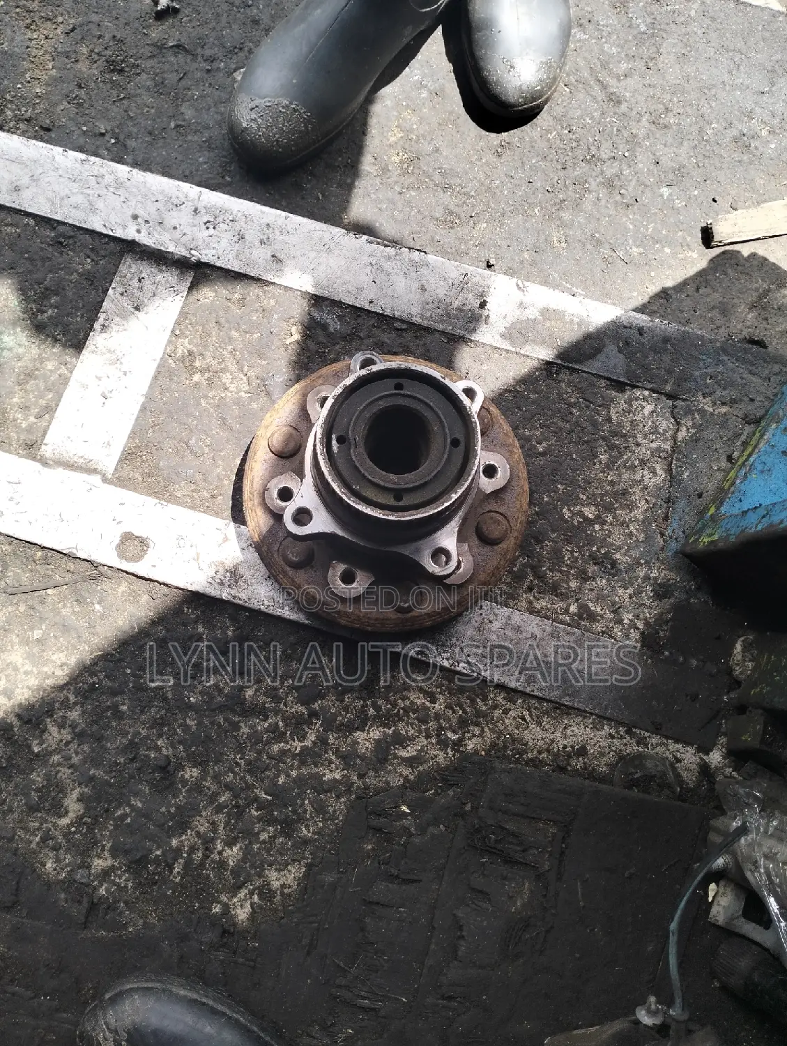 Hiace 7l 2wd Front Hub With Bearing