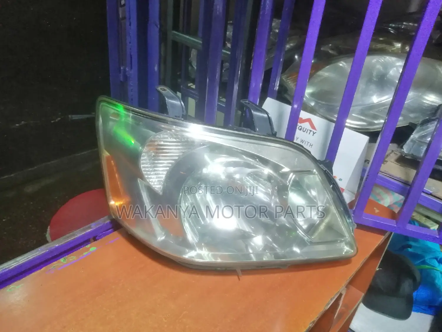 Toyota Noah 2004 to 2007 NON XENON Head Lamp, Clean Ex Japan