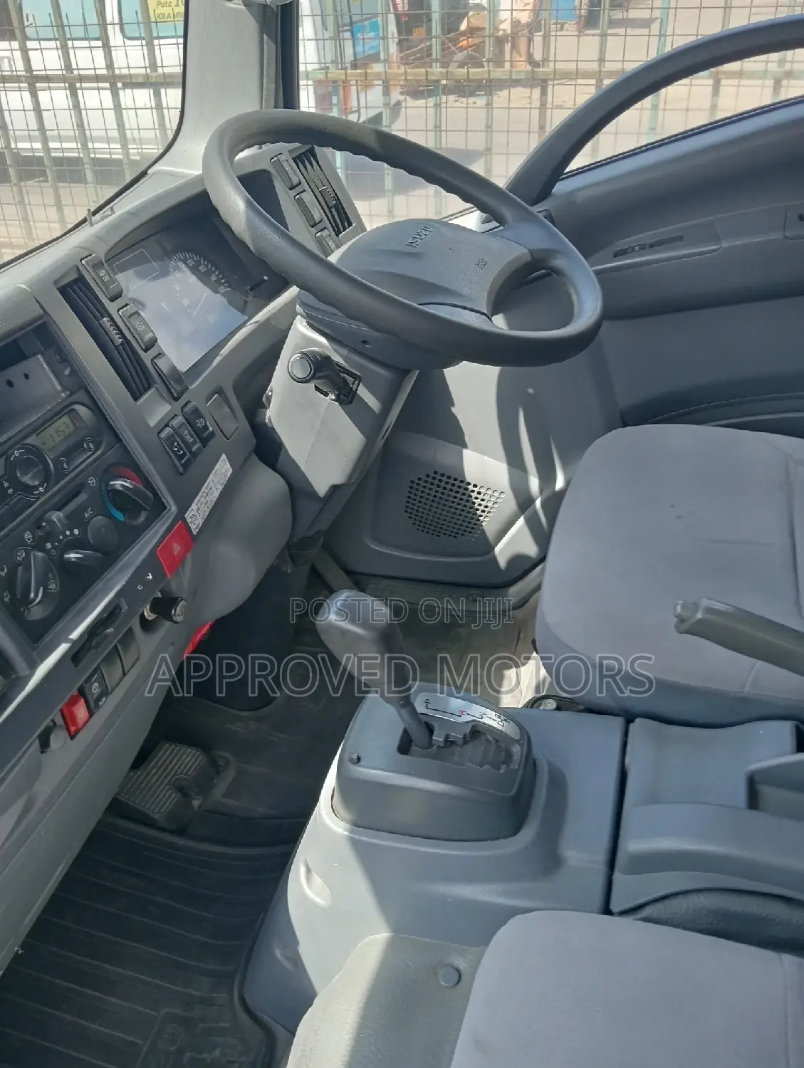 Isuzu NPR85 Freezer