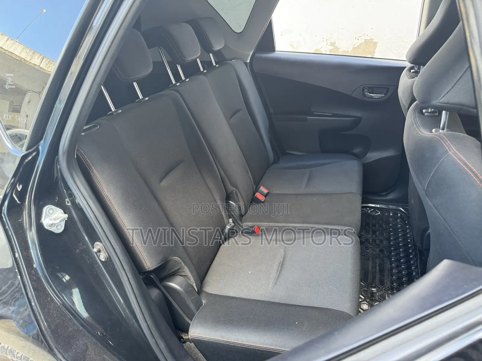 Toyota Ractis 1.5 FWD 2014 Black