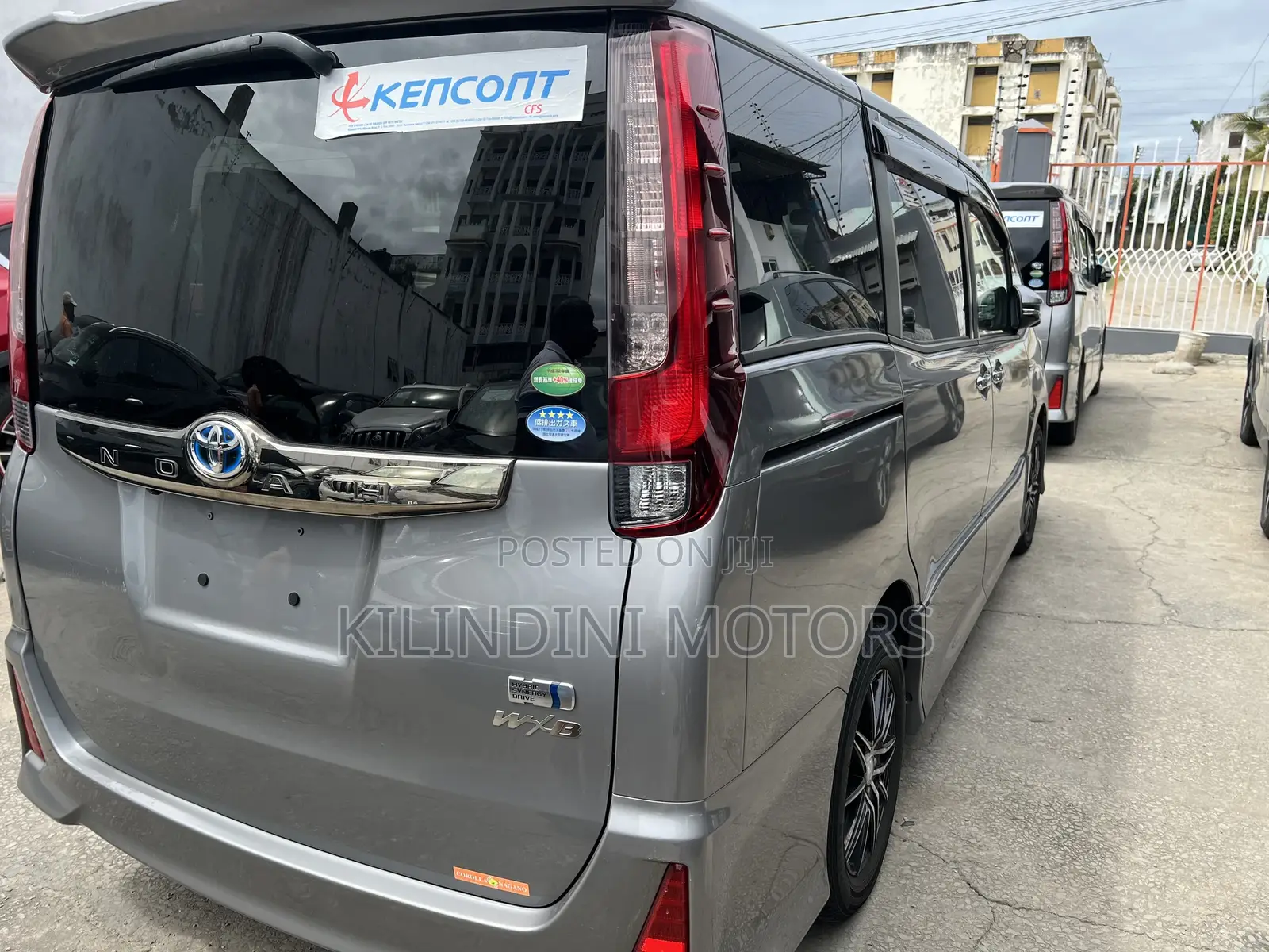 Toyota Noah 2017 Silver