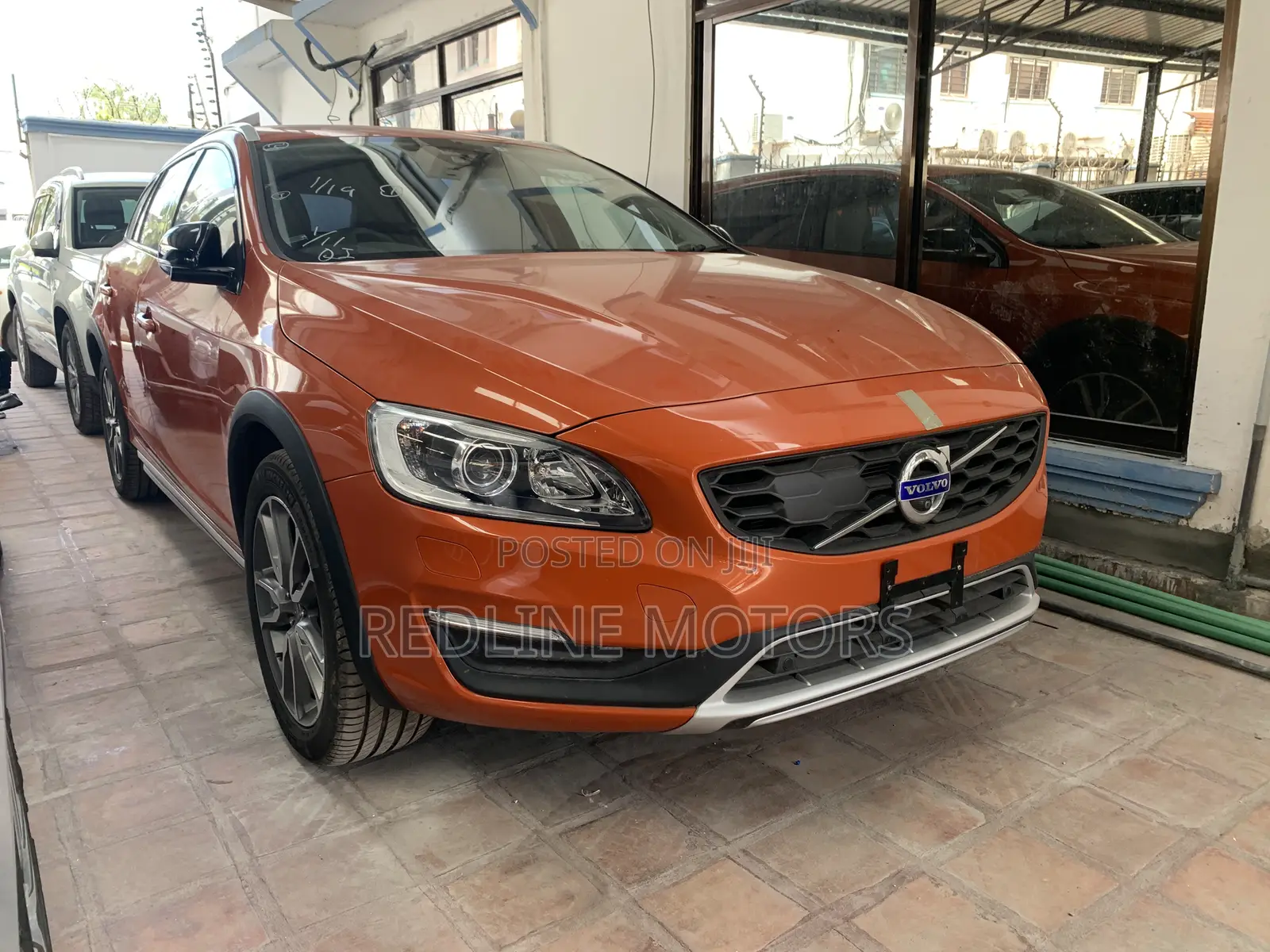 Volvo V60 T5 AWD 2017 Orange