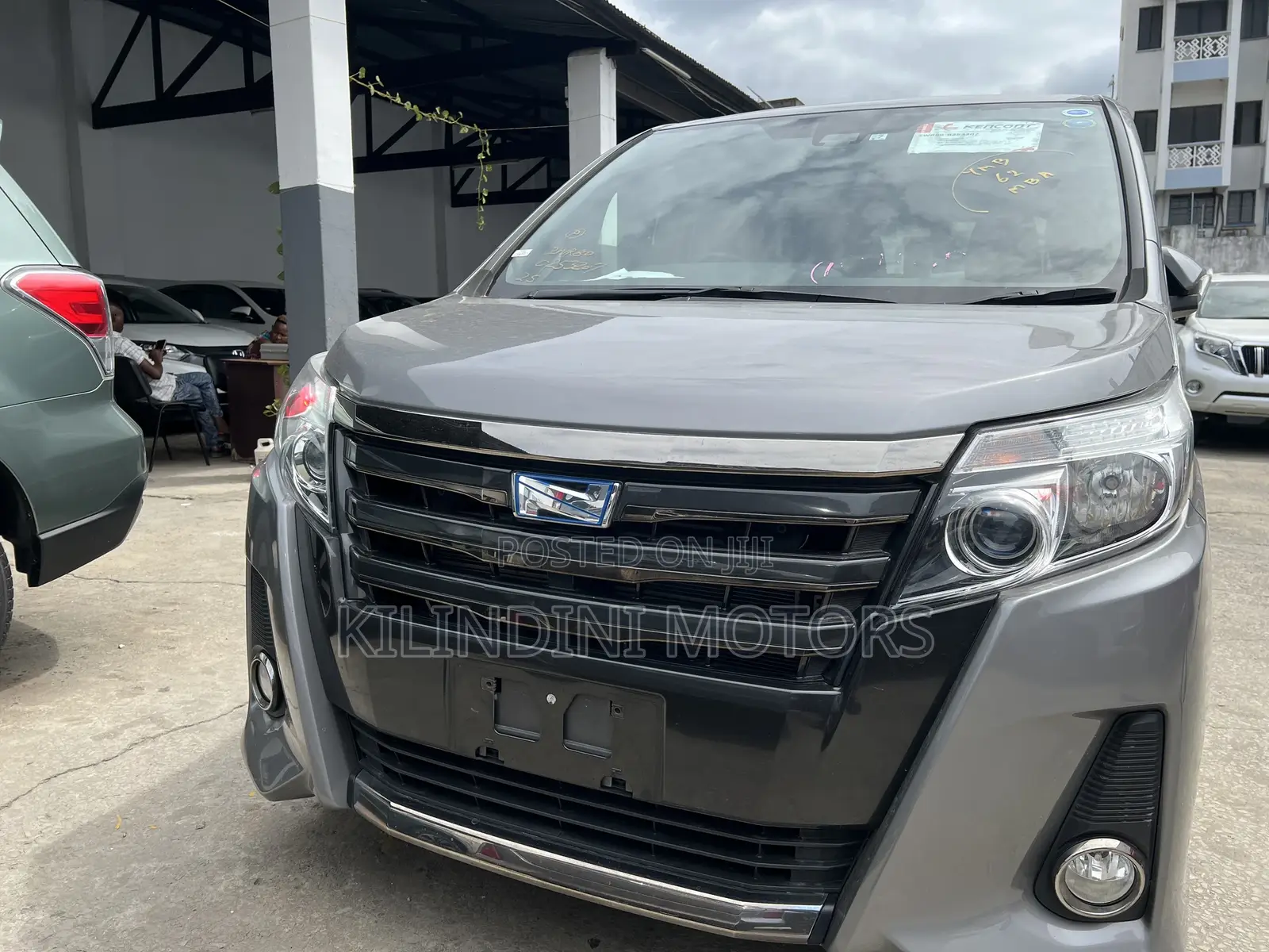 Toyota Noah 2017 Silver