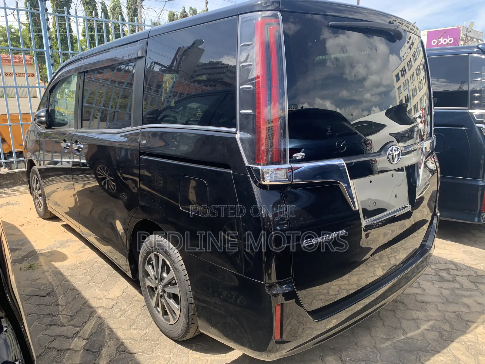 Toyota Esquire 2.0 FWD (8 seater) 2018 Black