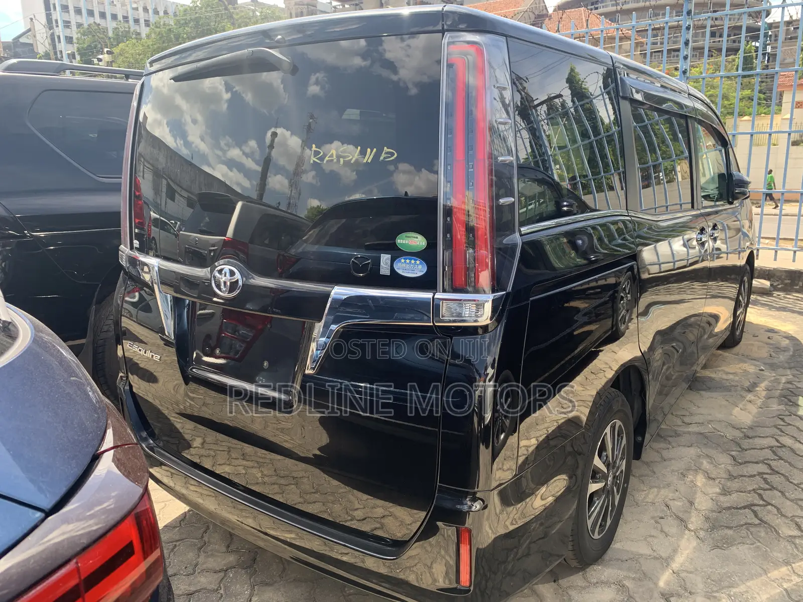 Toyota Esquire 2.0 FWD (8 seater) 2018 Black