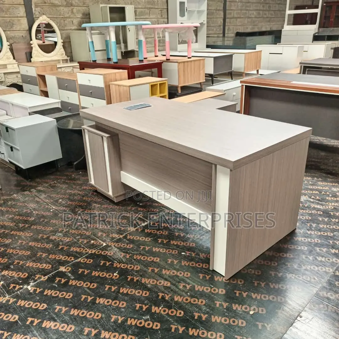 Executive Imported Morden Office Desk 1.6 MTRS