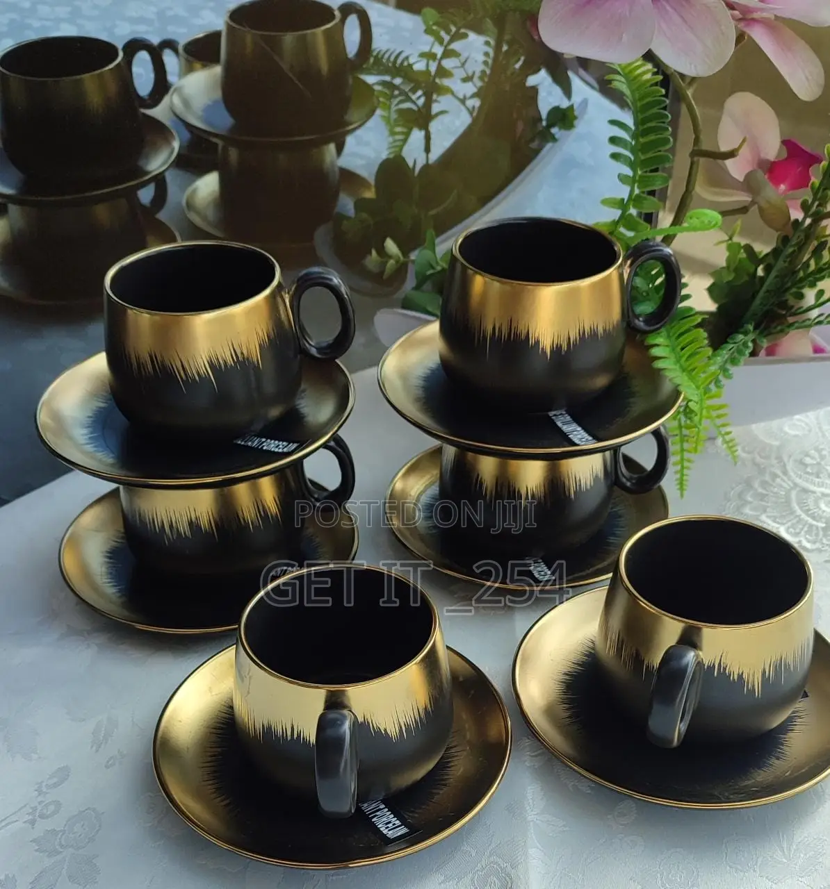 *Classy Cup Saucer Set* 
6 Cups and 6 Saucers