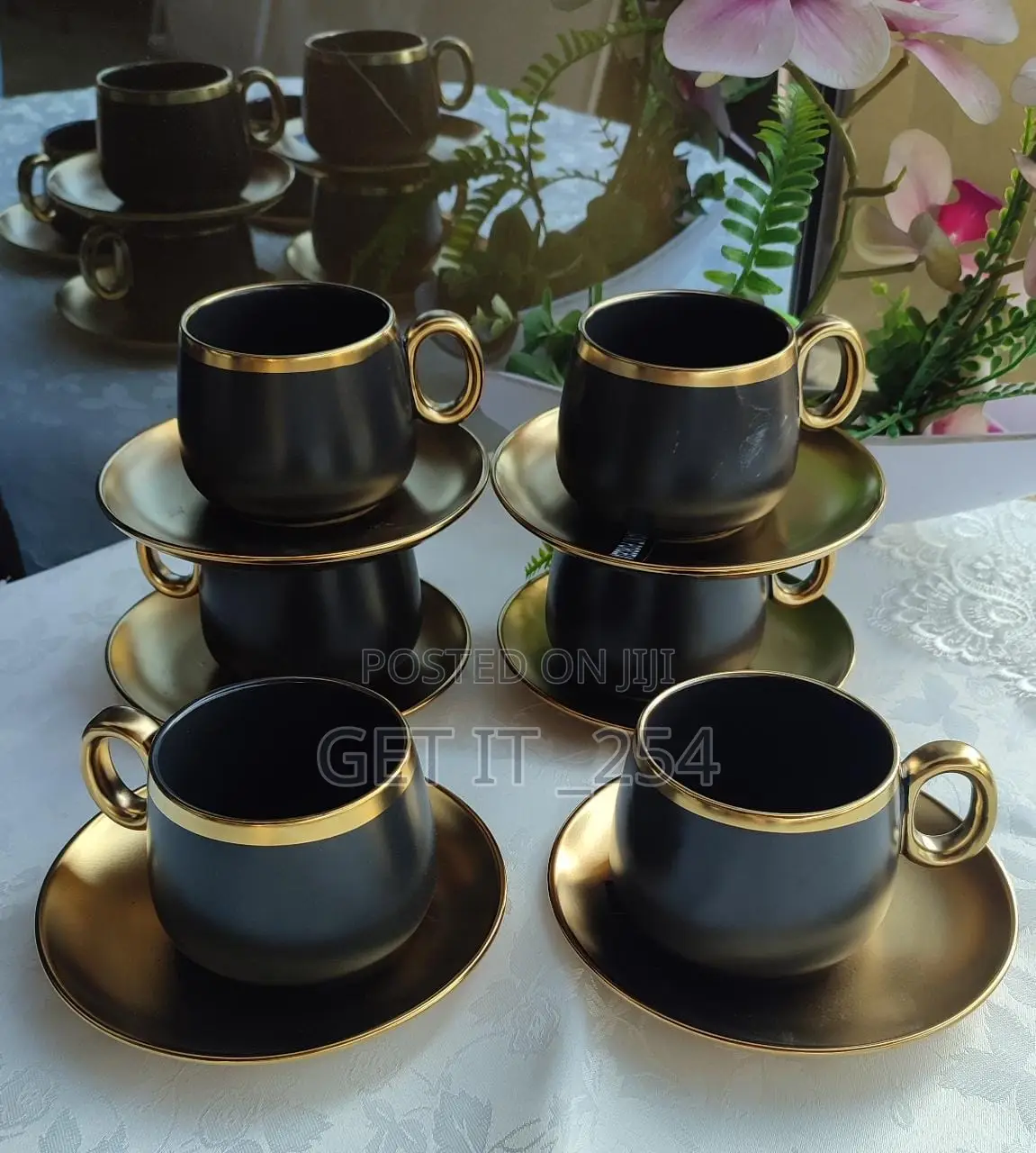 *Classy Cup Saucer Set* 
6 Cups and 6 Saucers