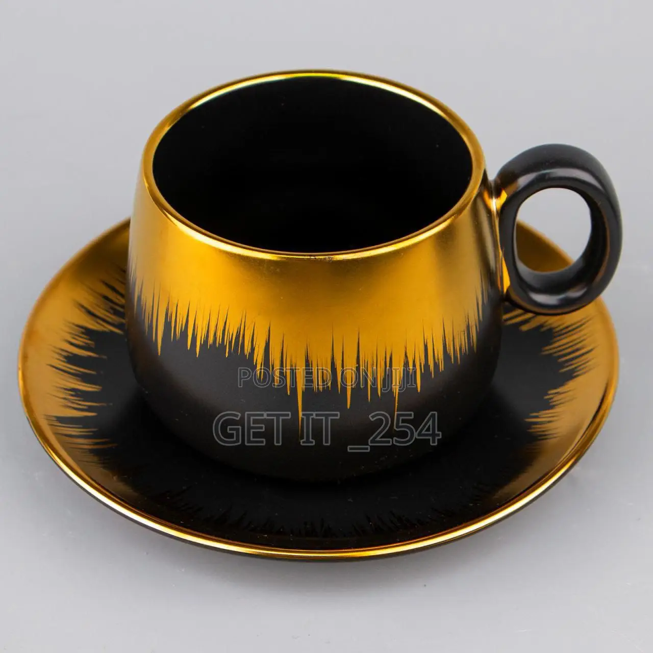 *Classy Cup Saucer Set* 
6 Cups and 6 Saucers