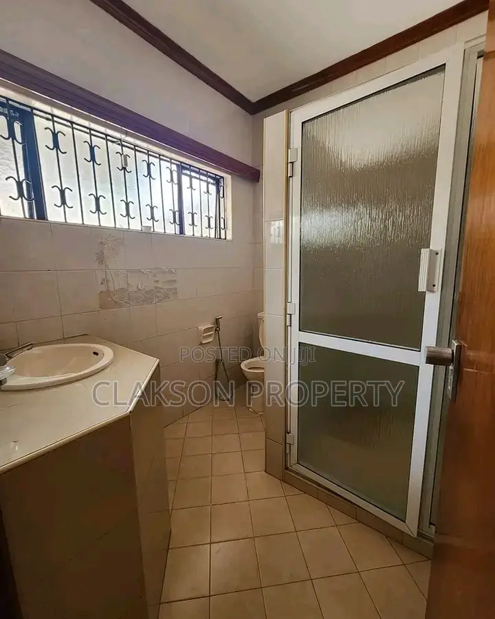 4bdrm Townhouse / Terrace in Ngongroad, Kilimani for rent