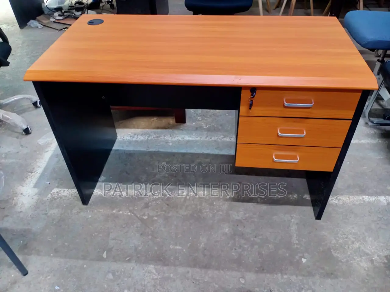 Executive Imported Morden Office Desk 1.4 MTRS