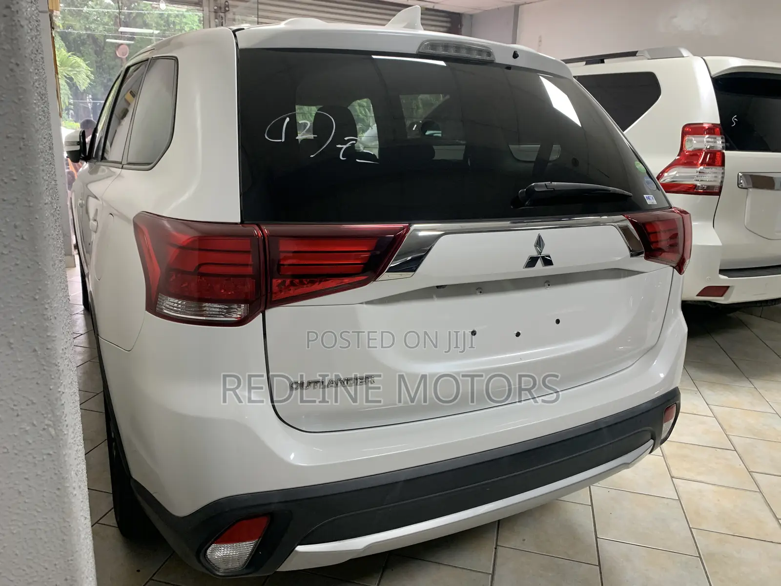Mitsubishi Outlander 2017 Off white