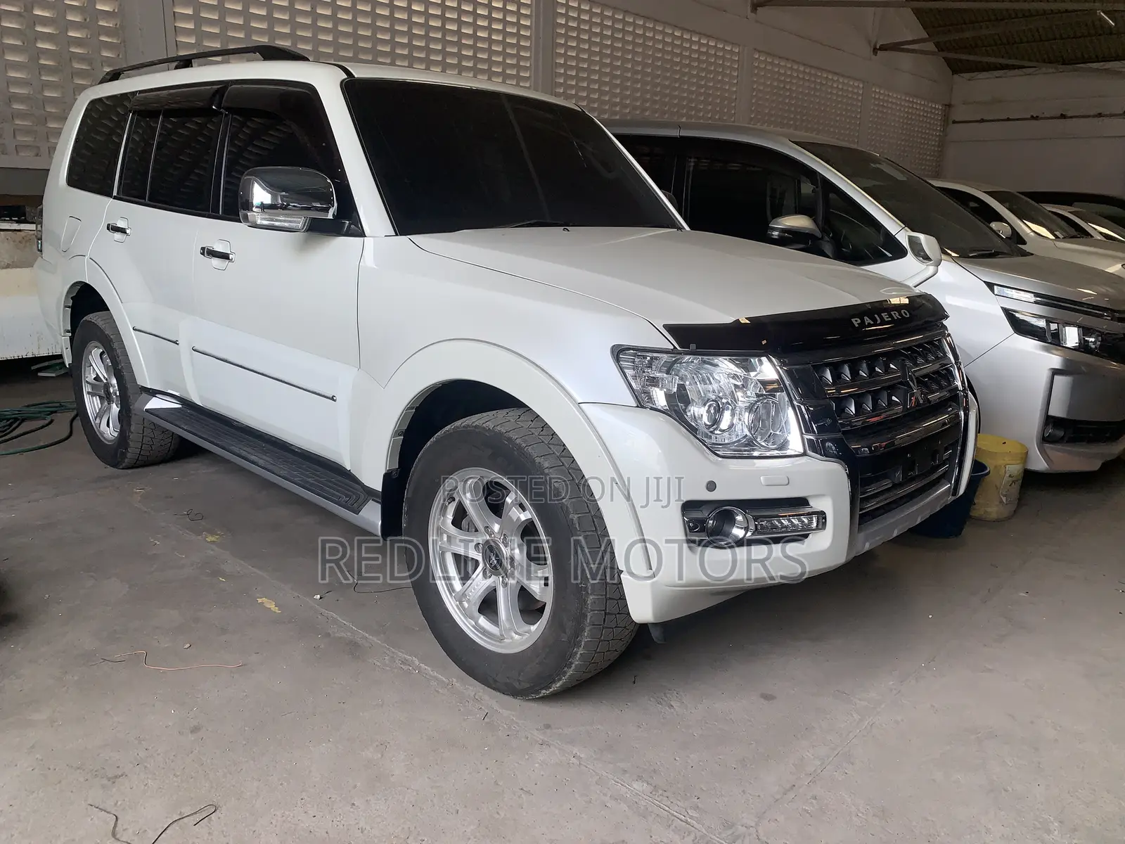 Mitsubishi Pajero V80 3.2 DI-D 2016 Off white