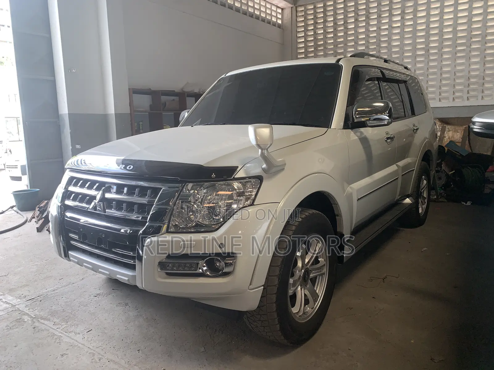 Mitsubishi Pajero V80 3.2 DI-D 2016 Off white