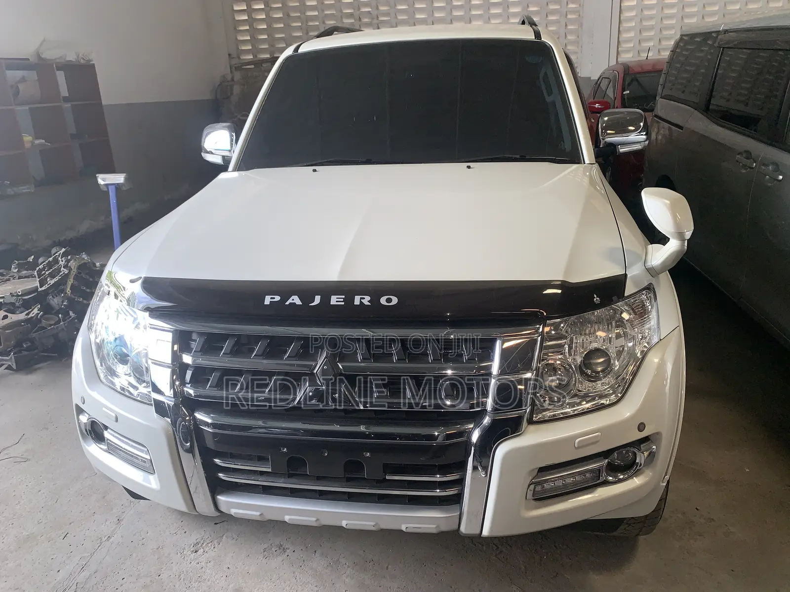 Mitsubishi Pajero V80 3.2 DI-D 2016 Off white