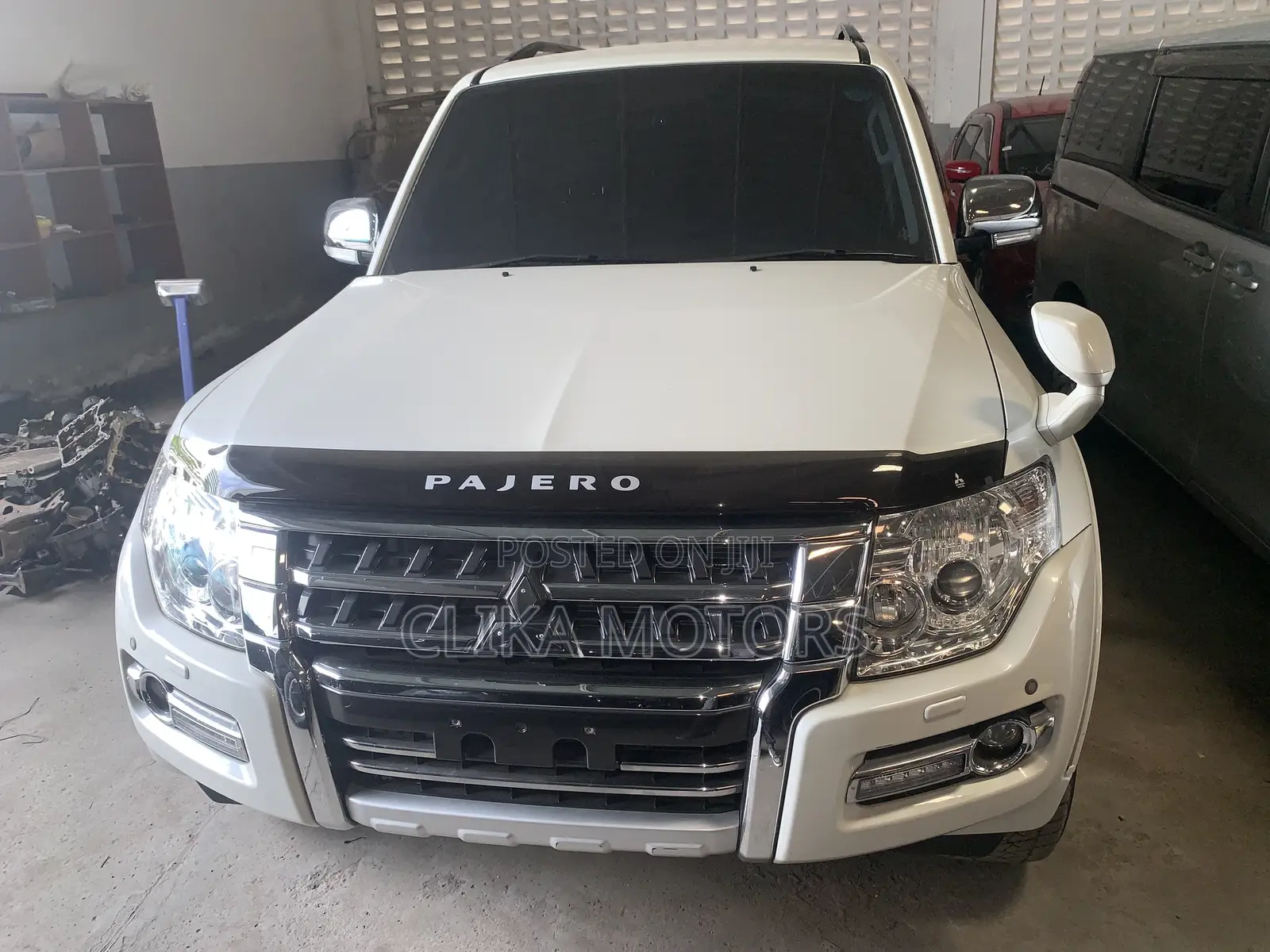 Mitsubishi Pajero V80 3.2 DI-D 2016 Off white