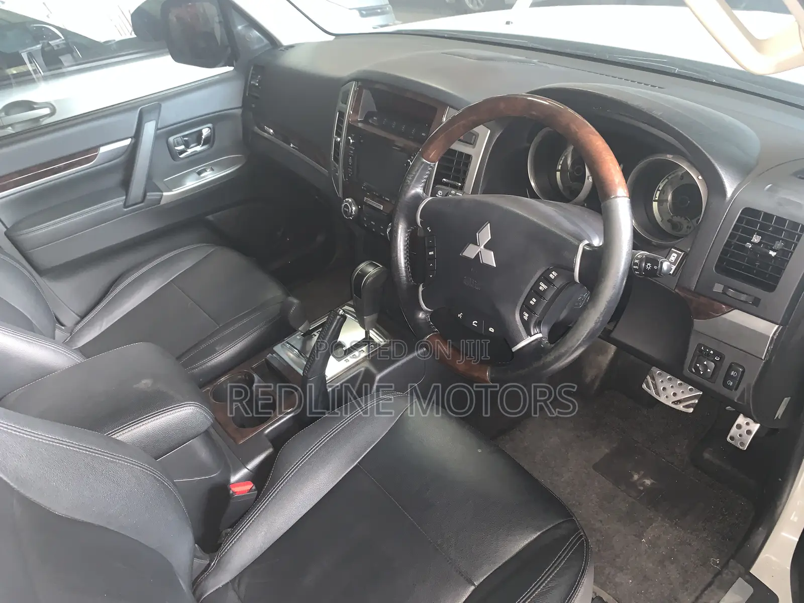 Mitsubishi Pajero V80 3.2 DI-D 2016 Off white