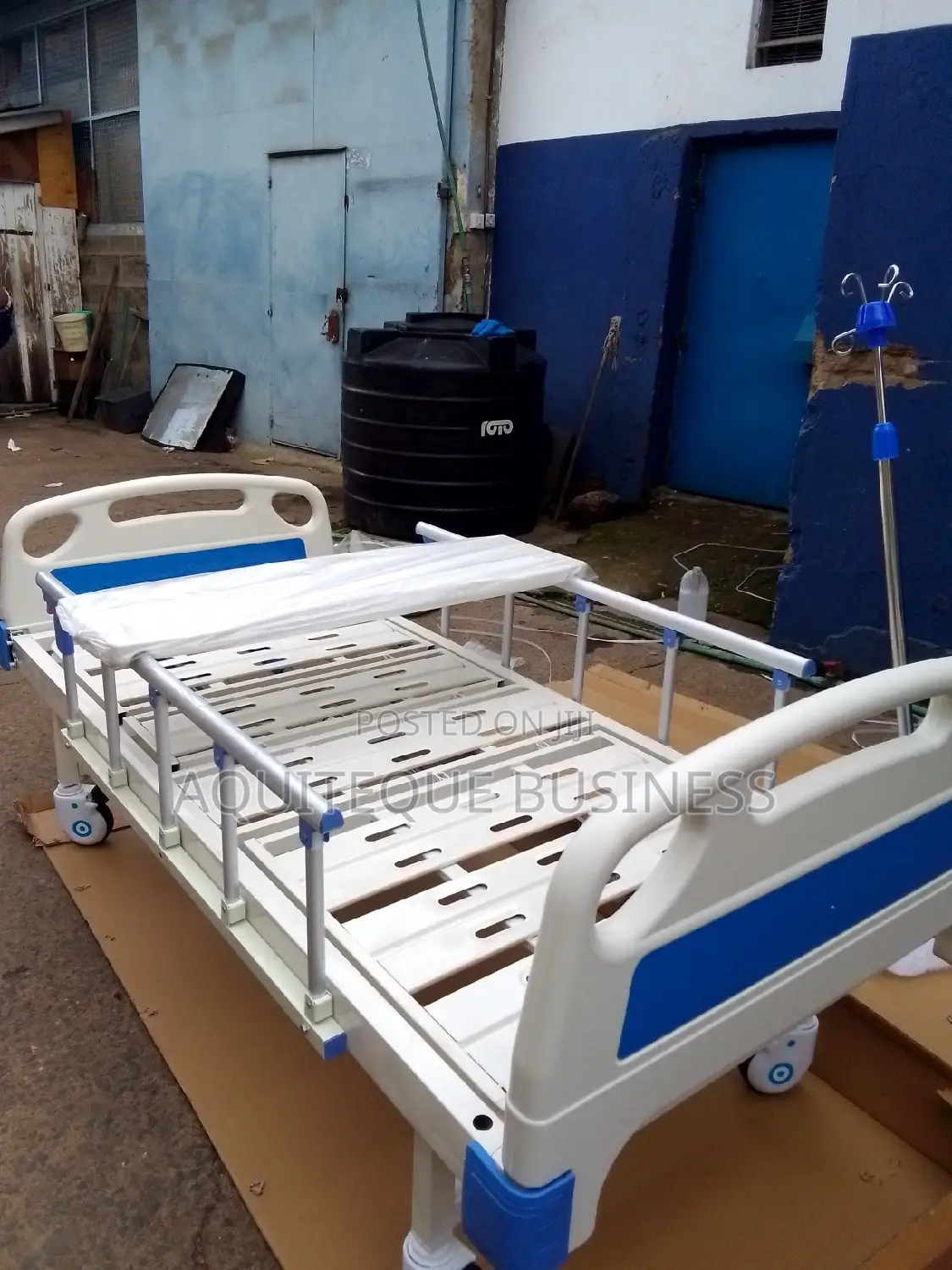 Double Crank Hospital Bed. Wholesale